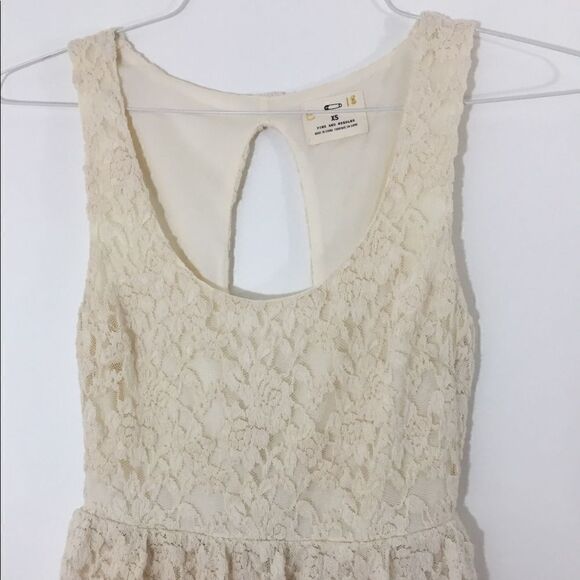 Pins and Needles Lace Peplum Dress XS - Picture 3 of 7